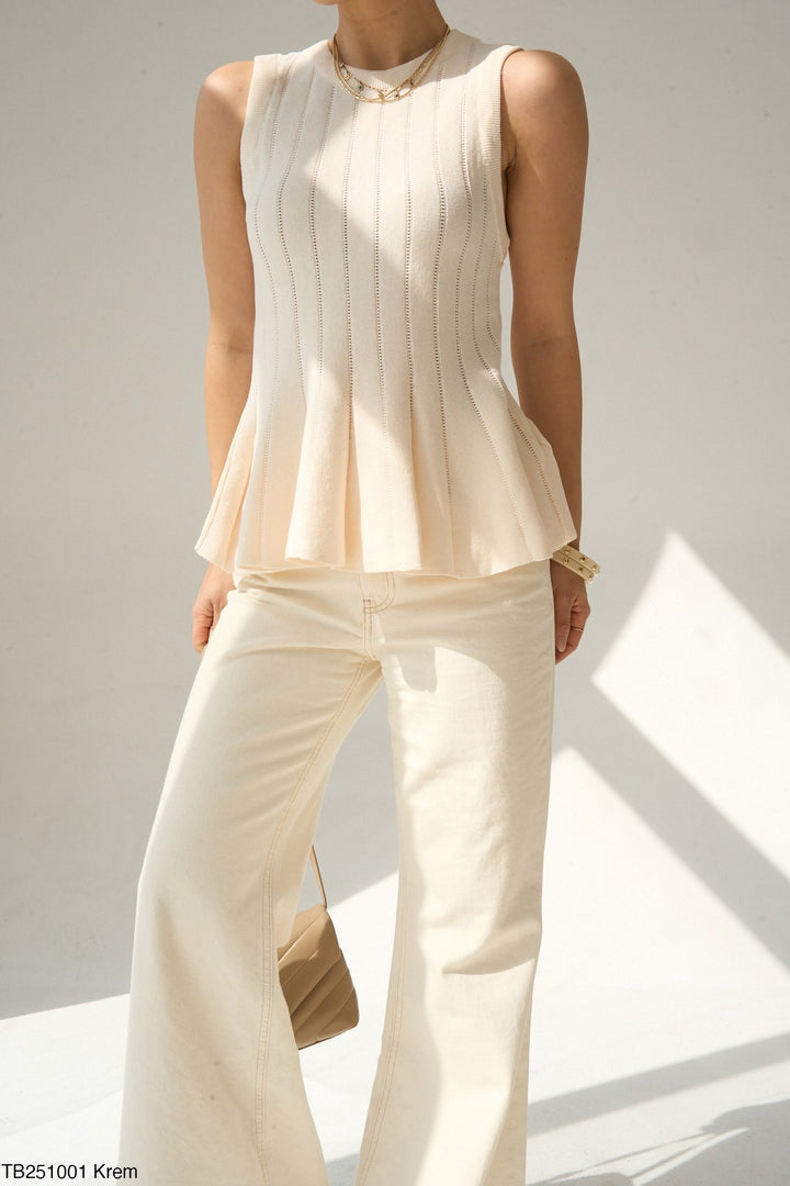 Contour™ Sculpt Peplum Top