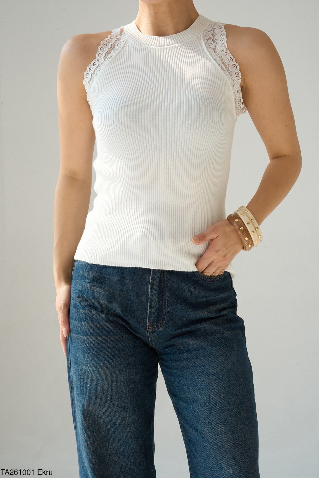 Contour™ Lace High-Neck Top