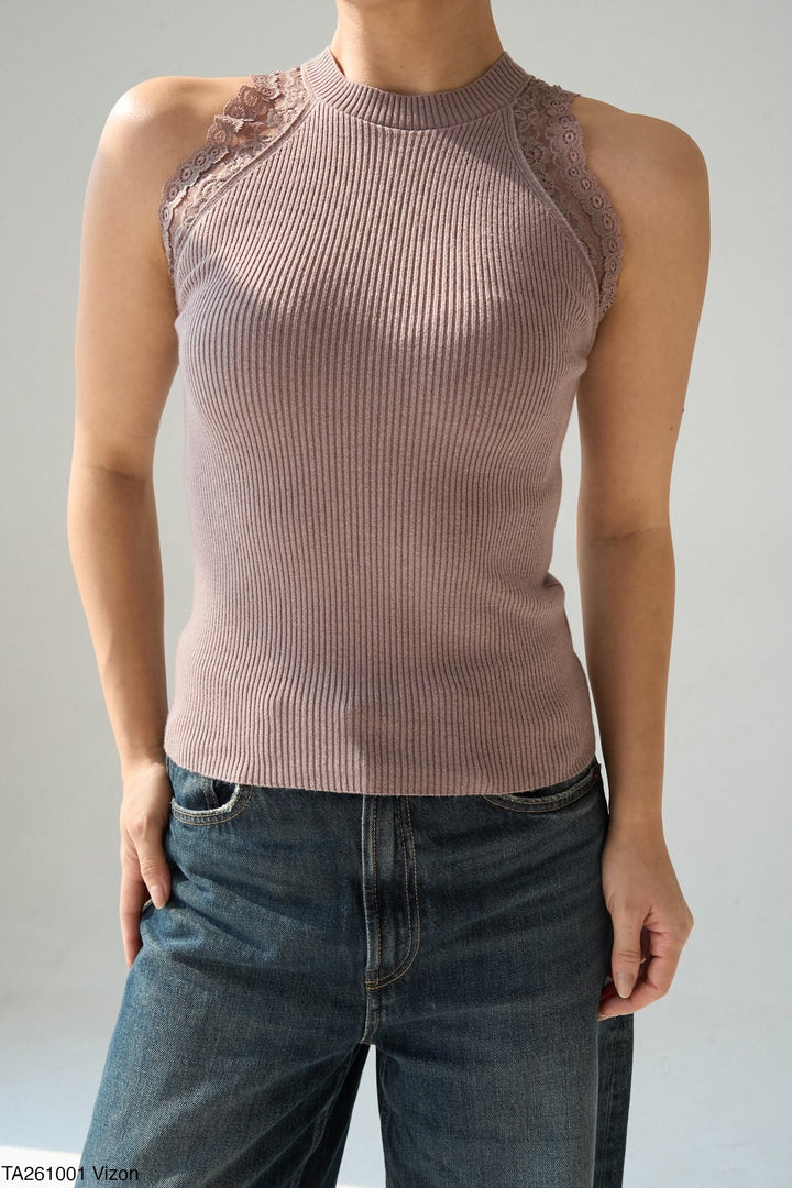 Contour™ Lace High-Neck Top