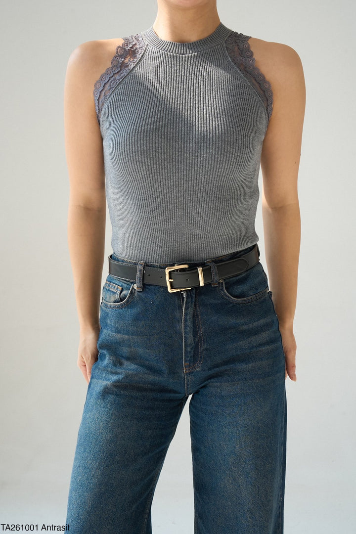 Contour™ Lace High-Neck Top
