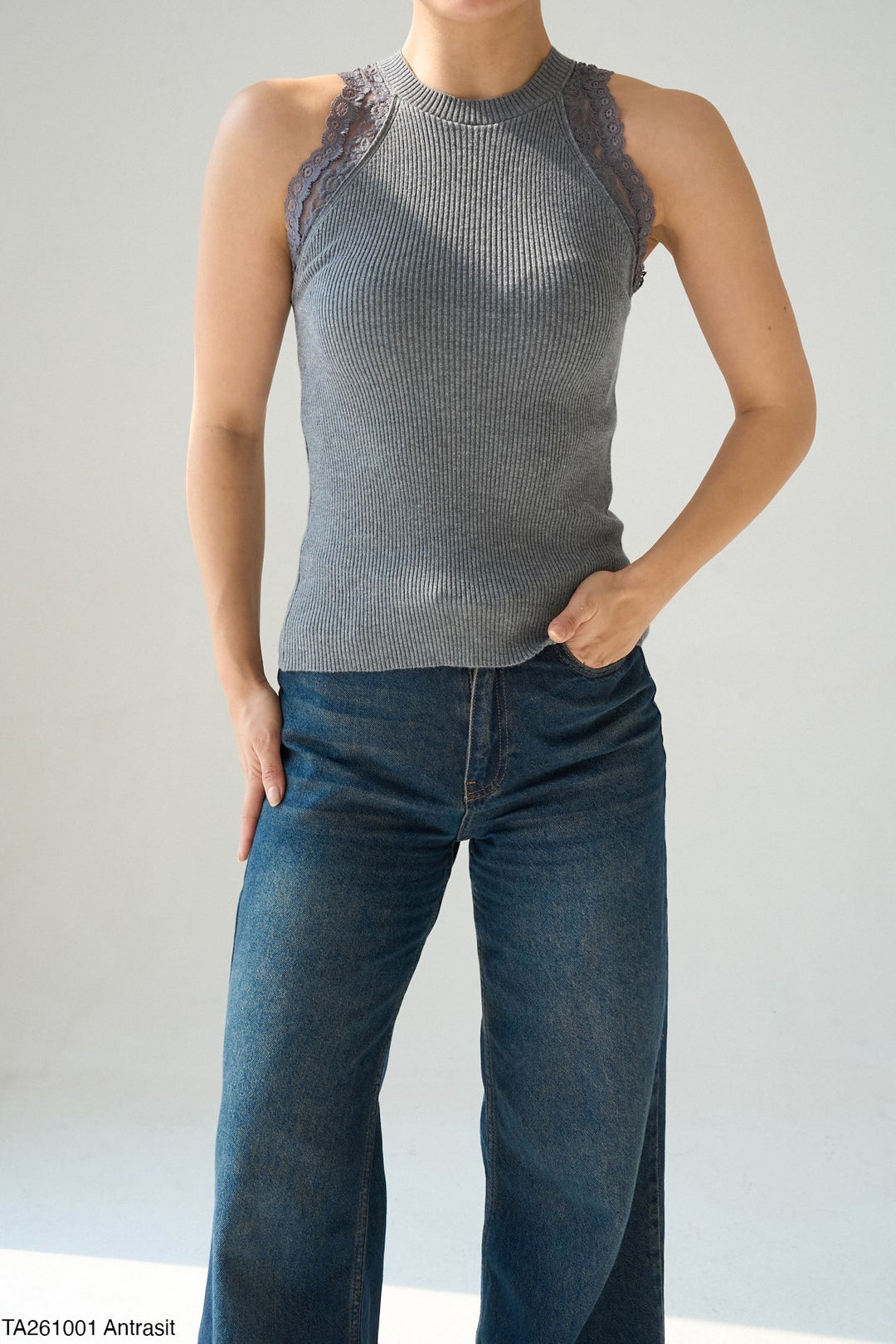 Contour™ Lace High-Neck Top