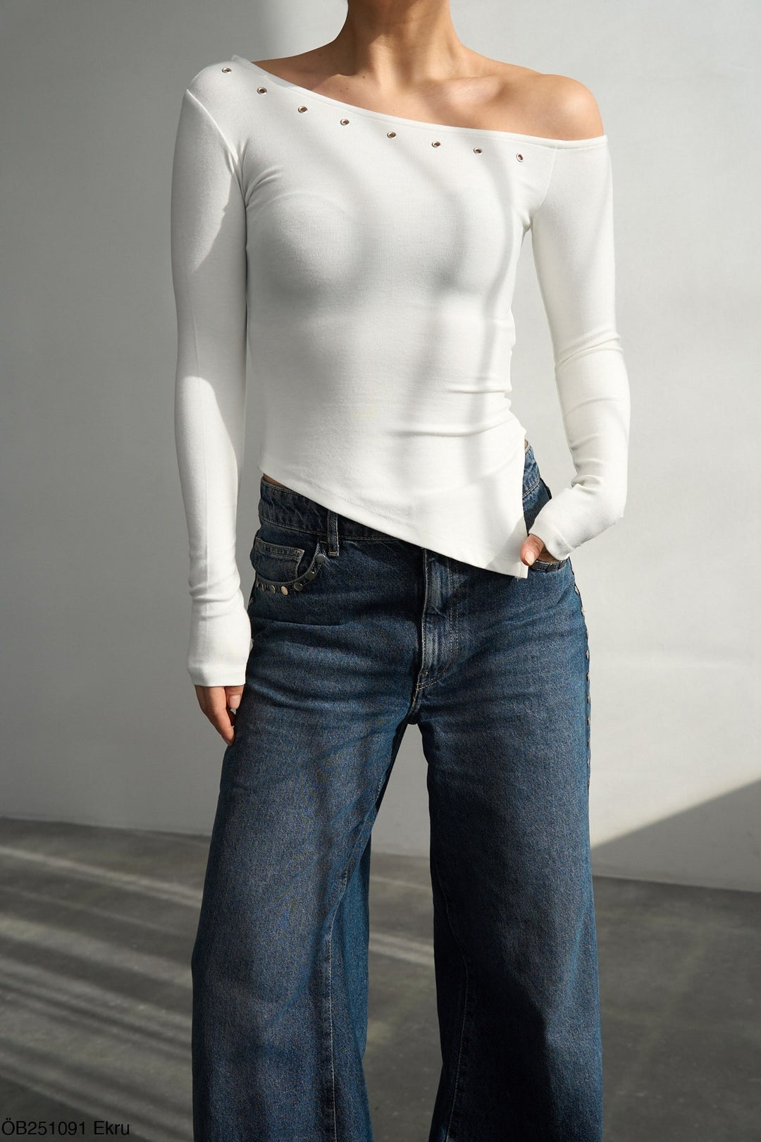 Eryx™ Stud Asym Top