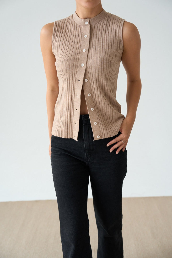 Kaelis™ Rib Button Vest