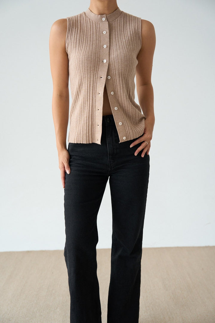 Kaelis™ Rib Button Vest