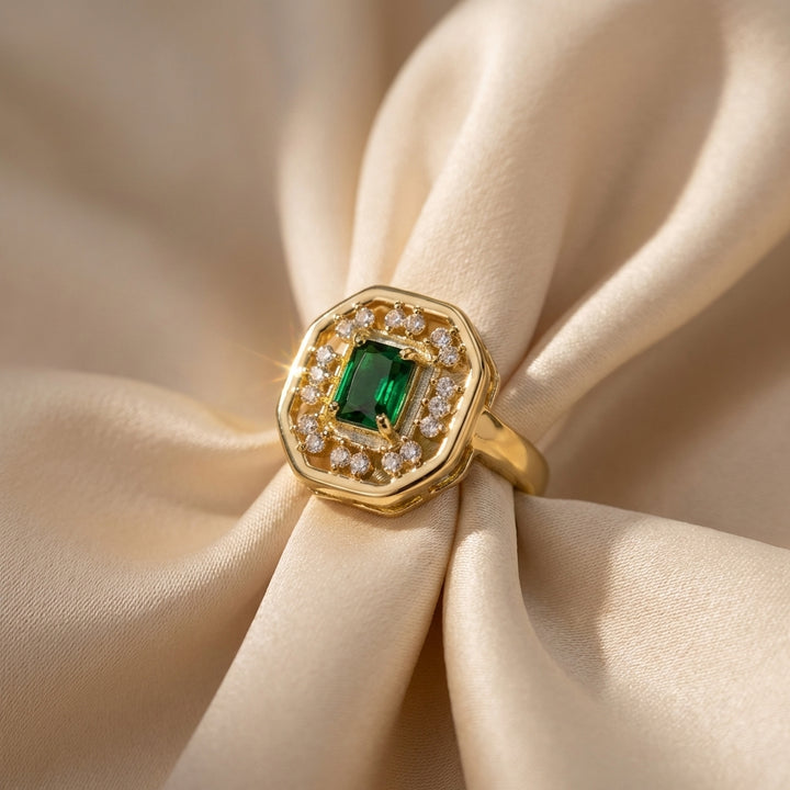 Emerald Sovereign Ring