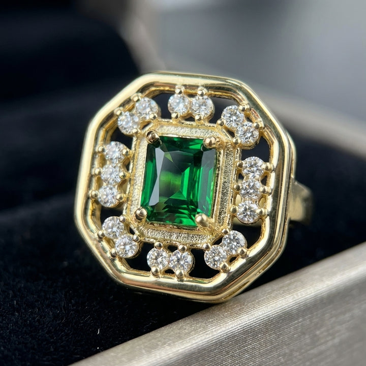Emerald Sovereign Ring